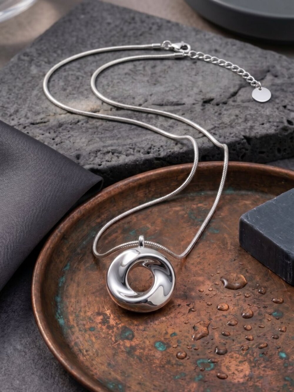 18K White Gold Plated Stainless Steel Minimalist Twisted O Pendant Necklace 18"